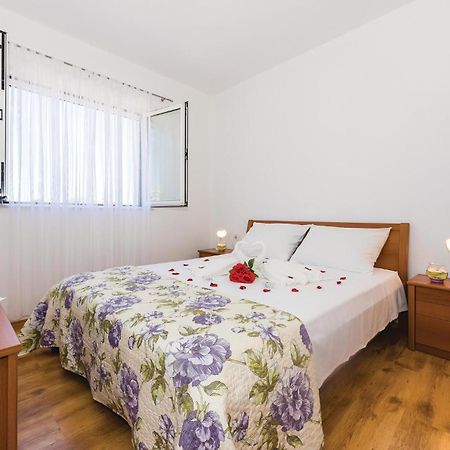 4 Bedroom Cozy Apartment In Vodice Exteriér fotografie
